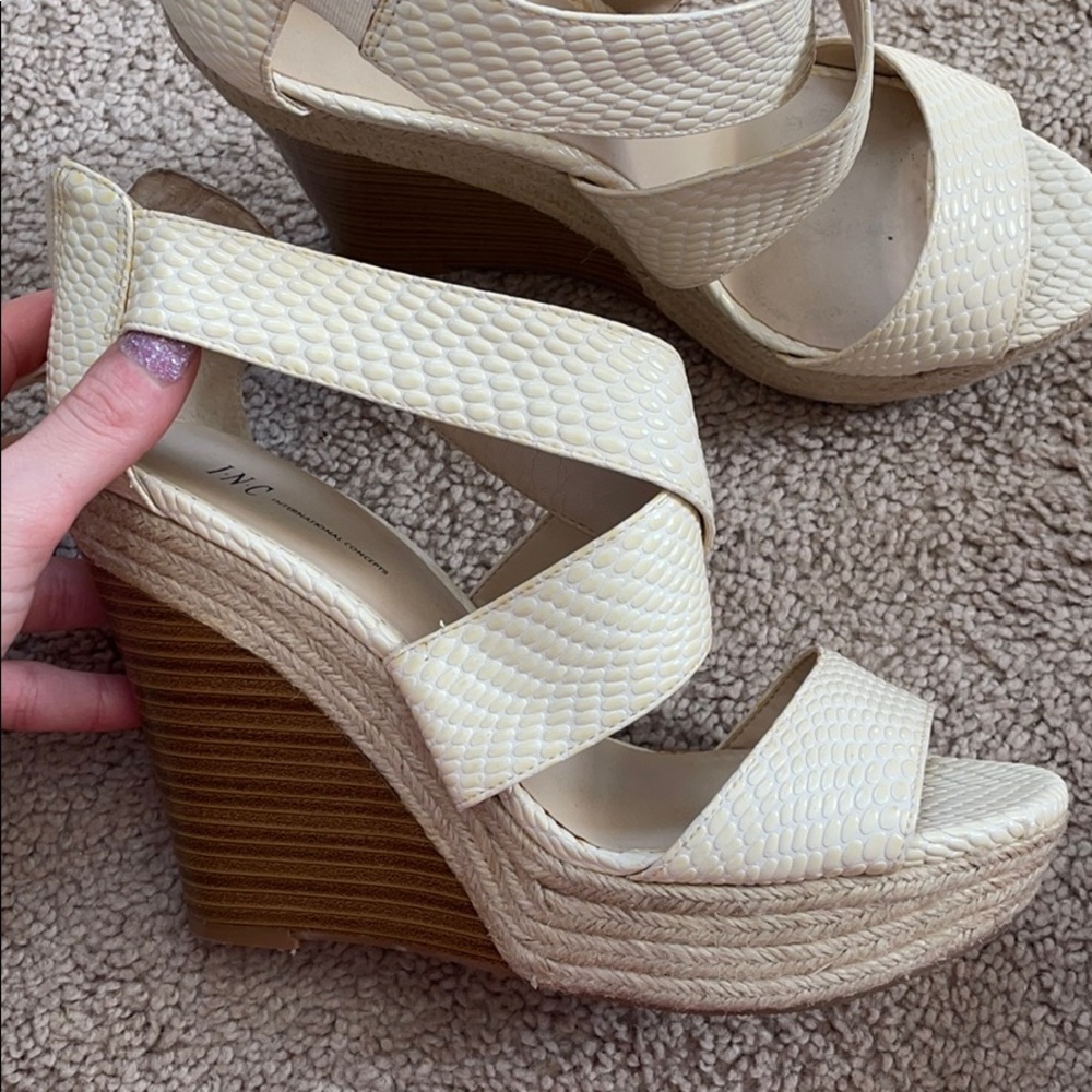 INC new snakeskin look white sandal wedges